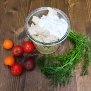 Salade de poulet, légumes croquants, orge perlé en crème légère à l'aneth